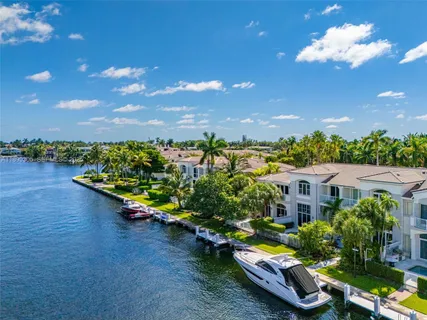 $1,990,000 | 3745 Northeast 214th Street, Unit 37, Aventura, FL 33180