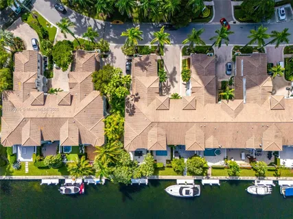 $1,990,000 | 3745 Northeast 214th Street, Unit 37, Aventura, FL 33180