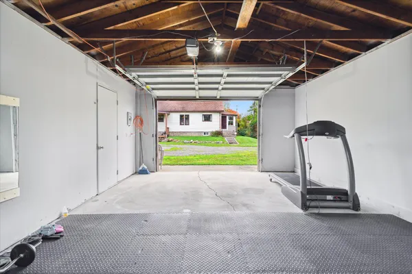 $225,000 | 4154 West Carpenter Road, Flint, MI 48504