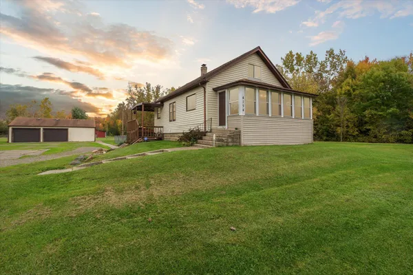 $225,000 | 4154 West Carpenter Road, Flint, MI 48504