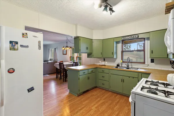 $225,000 | 4154 West Carpenter Road, Flint, MI 48504