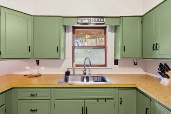 $225,000 | 4154 West Carpenter Road, Flint, MI 48504