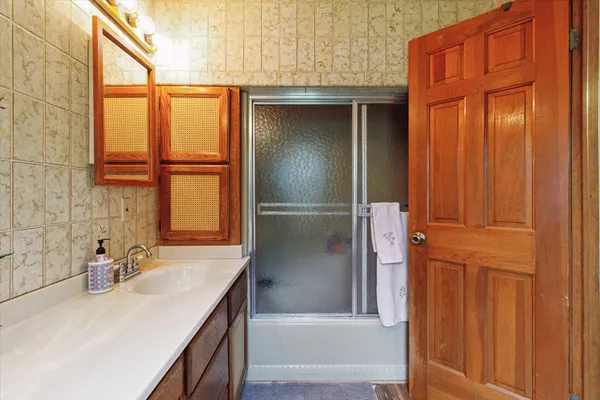 $225,000 | 4154 West Carpenter Road, Flint, MI 48504