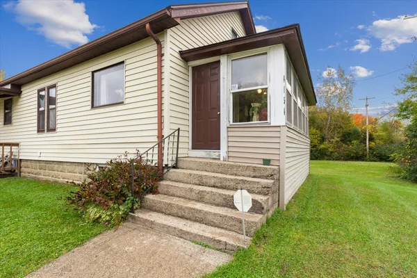 $225,000 | 4154 West Carpenter Road, Flint, MI 48504