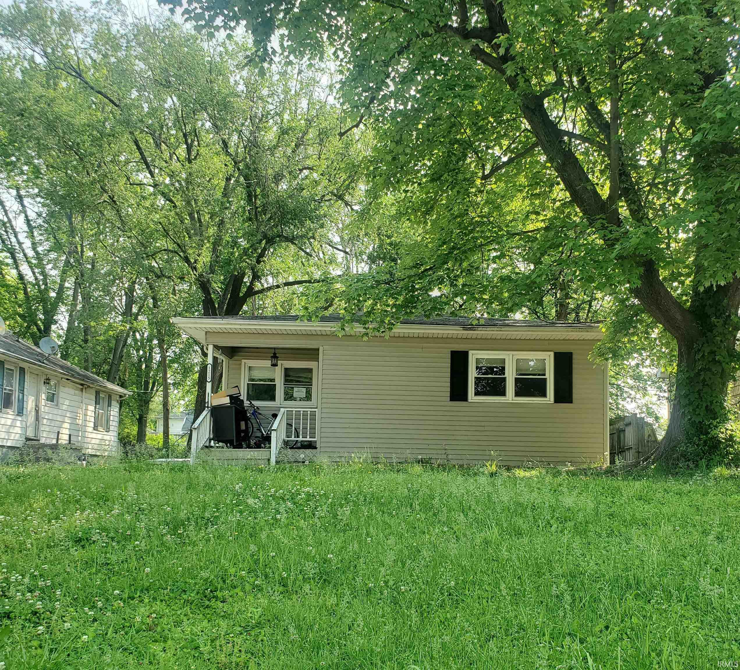 1215 North Walnut Street Mount Carmel, IL 62863 - Photo 1 of 9