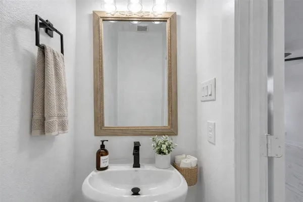 $1,875 | 5912 Mayle Street, Unit A, Houston, TX 77016