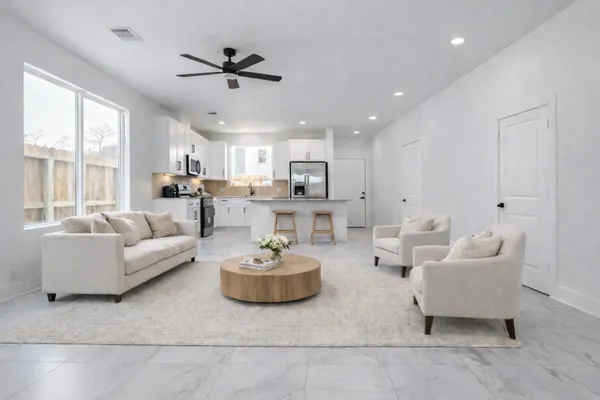 $1,875 | 5912 Mayle Street, Unit A, Houston, TX 77016