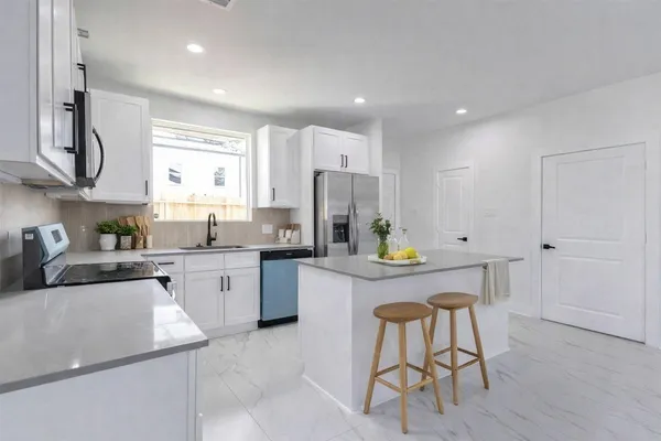 $1,875 | 5912 Mayle Street, Unit A, Houston, TX 77016