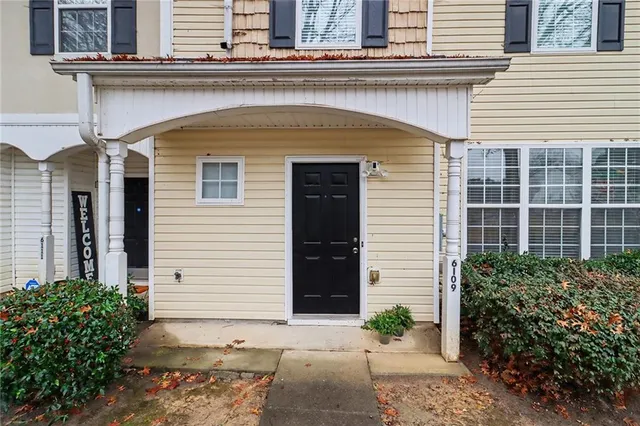 $218,000 | 6109 Camden Forrest Drive, Riverdale, GA 30296