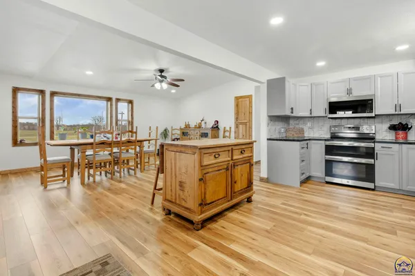 $575,000 | 3139 East 293rd Street, Melvern, KS 66510