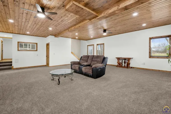 $575,000 | 3139 East 293rd Street, Melvern, KS 66510