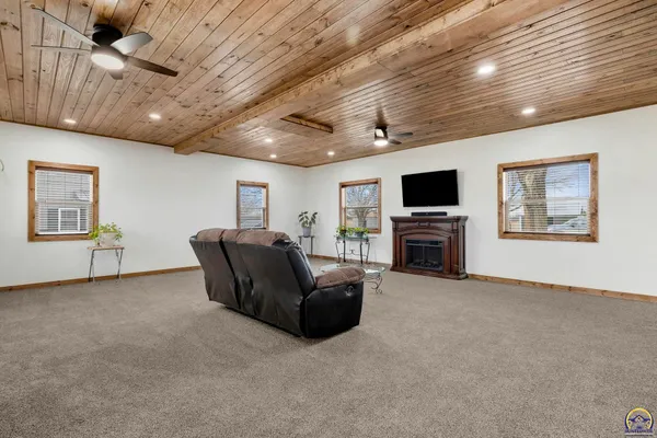 $575,000 | 3139 East 293rd Street, Melvern, KS 66510