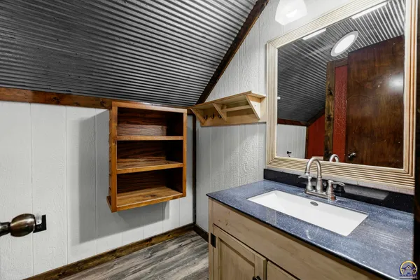 $575,000 | 3139 East 293rd Street, Melvern, KS 66510