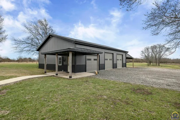 $575,000 | 3139 East 293rd Street, Melvern, KS 66510