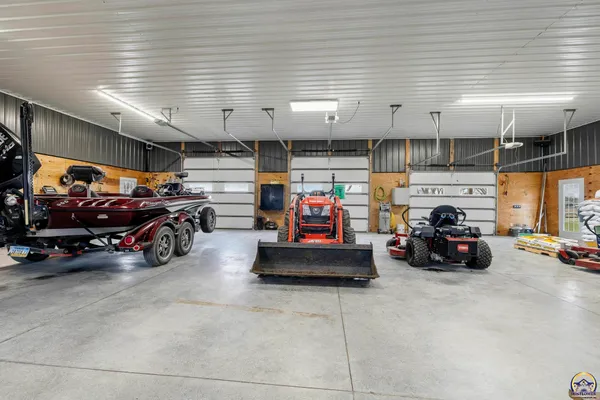 $575,000 | 3139 East 293rd Street, Melvern, KS 66510