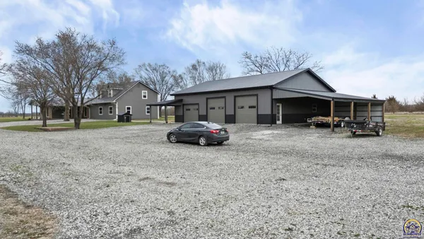 $575,000 | 3139 East 293rd Street, Melvern, KS 66510