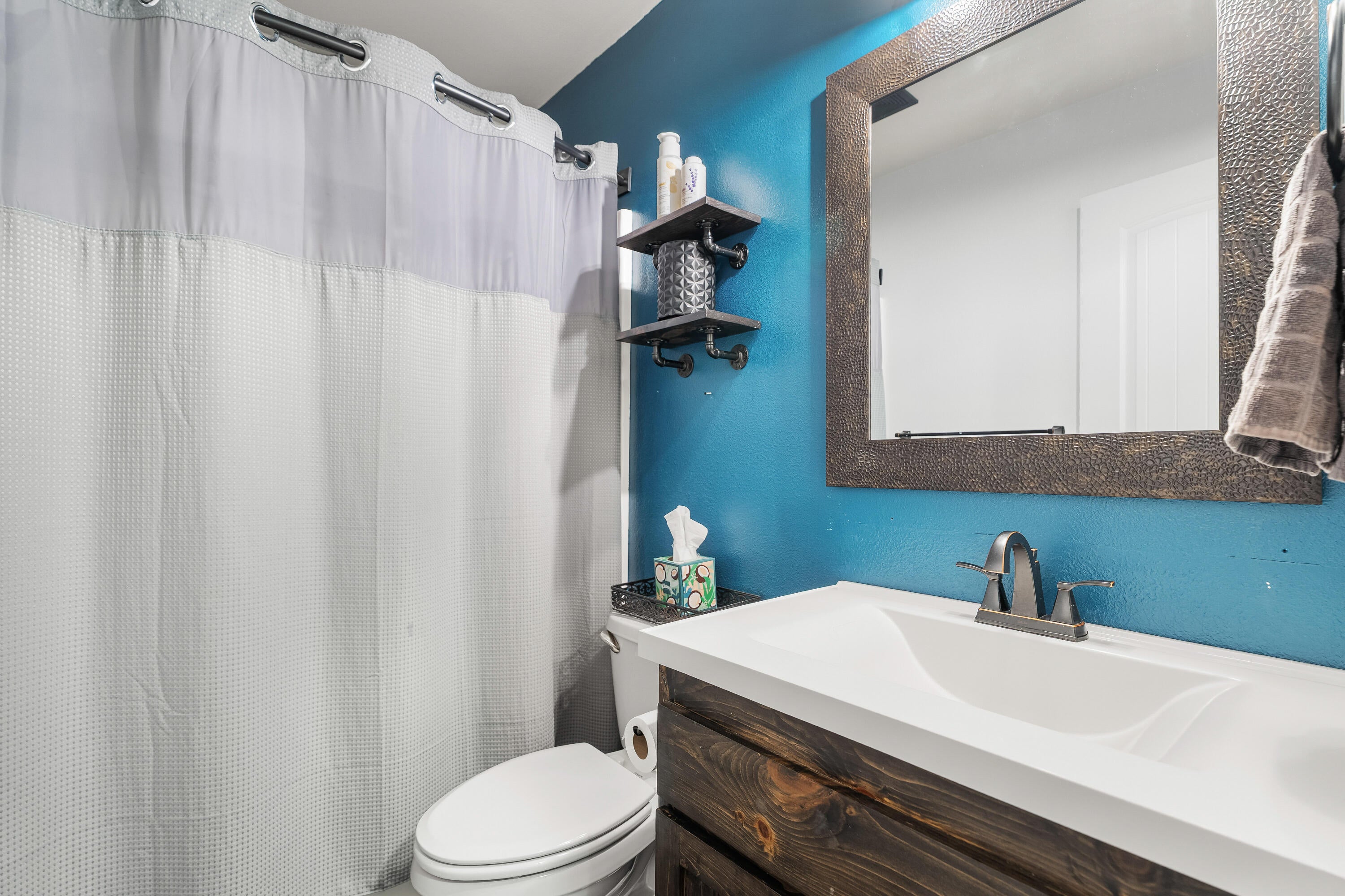 63201 Boyd Acres Road Bend, OR 97701 - Photo 27 of 32 27-Downstairs Bathroom
