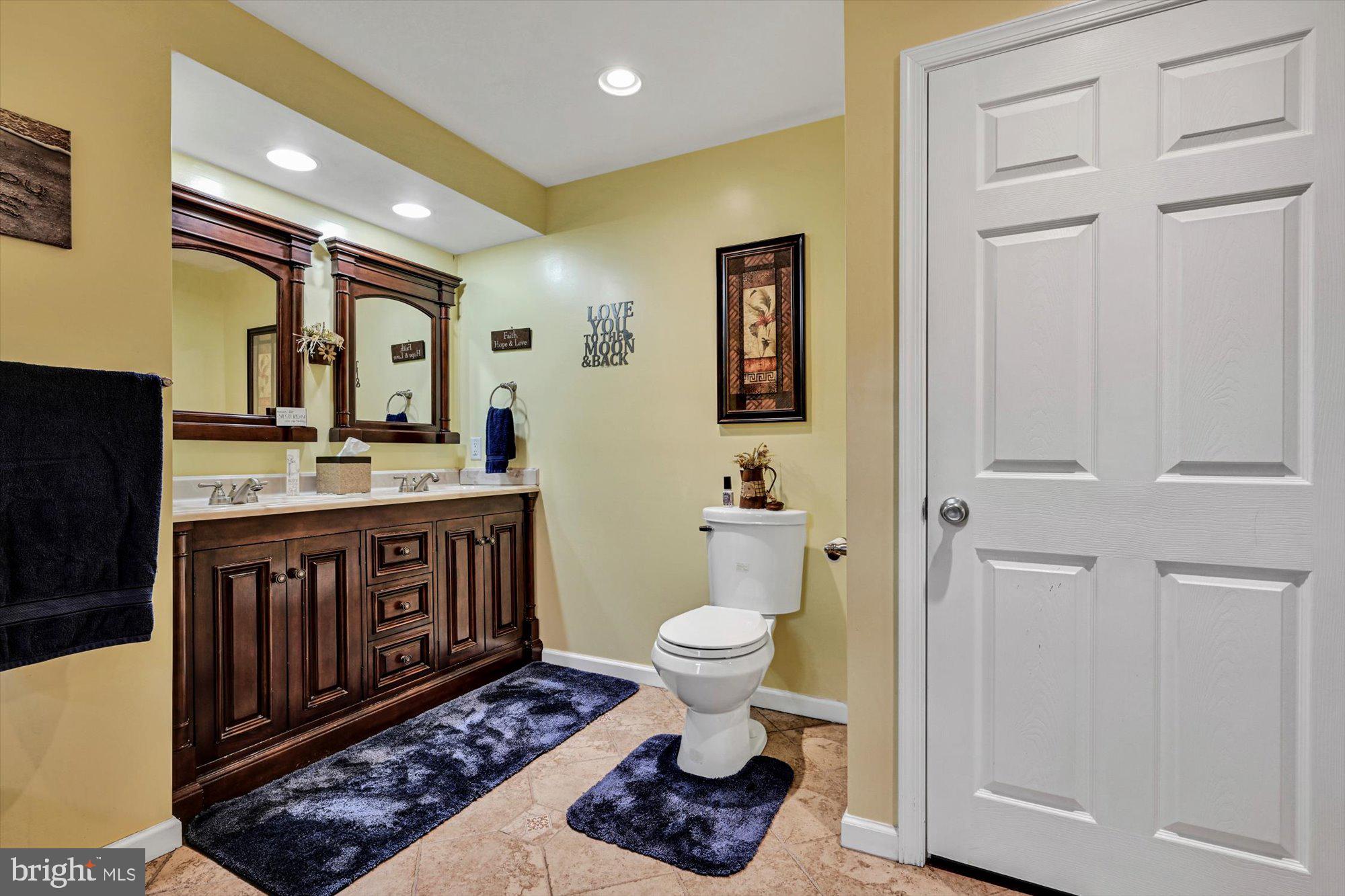 239 Ridge Avenue Ephrata, PA 17522 - Photo 17 of 27 Full Bath