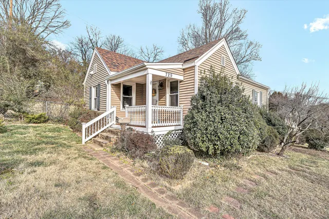 $220,000 | 729 Windsor Avenue Southwest, Roanoke, VA 24015