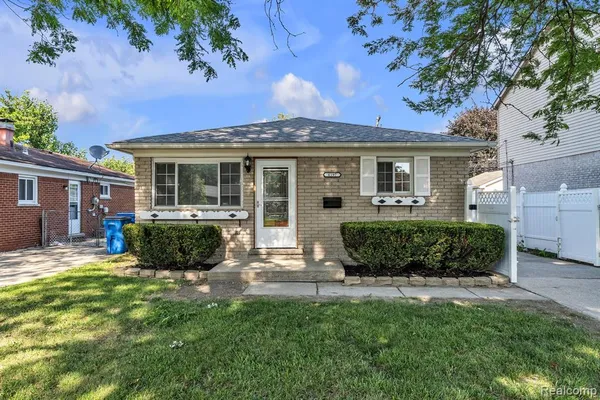 $275,000 | 4197 Monroe Street, Dearborn Heights, MI 48125