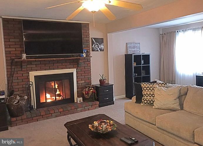 108 Rutgers Road Pennsville, NJ 08070 - Photo 23 of 35 Living Room