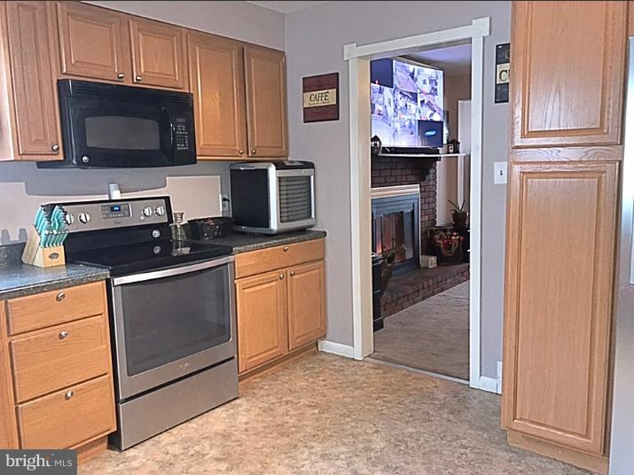 108 Rutgers Road Pennsville, NJ 08070 - Photo 8 of 35 Kitchen offering lots of storage!