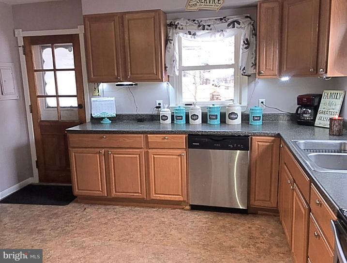108 Rutgers Road Pennsville, NJ 08070 - Photo 9 of 35 Kitchen