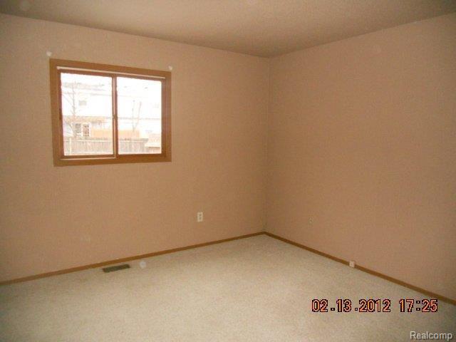 1272 Rutledge Drive Temperance, MI 48182 - Photo 6 of 11 1272 Rutledge 1st floor bedroom.