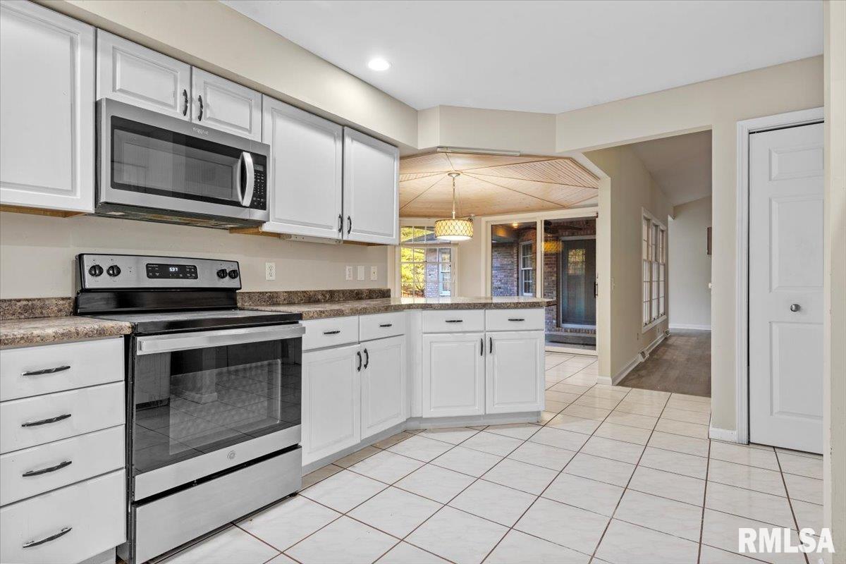 3305 Collingwood Drive Springfield, IL 62711 - Photo 11 of 38
