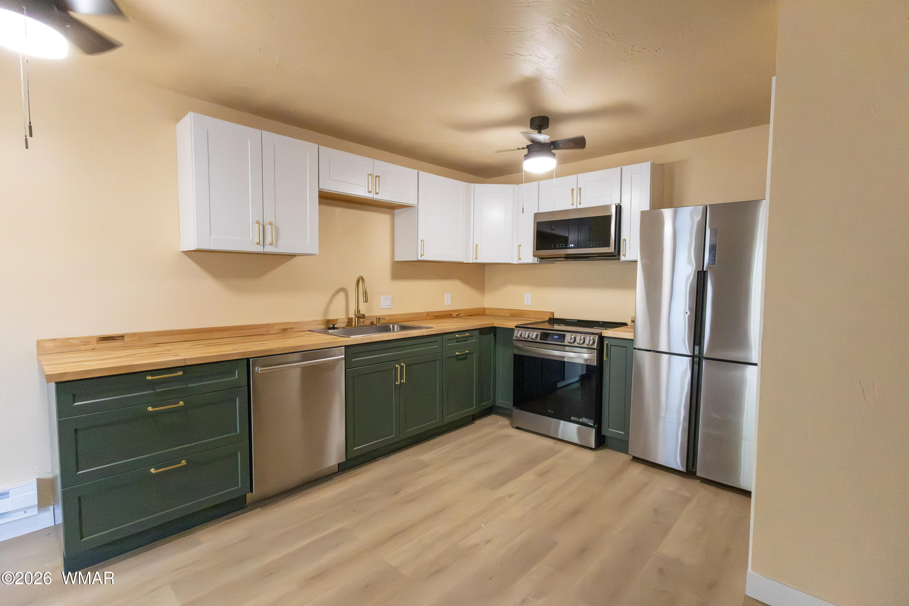 2700 South White Mountain Road Show Low, AZ 85901 - Photo 23 of 27 23-758A3871