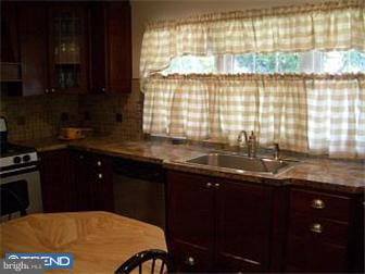 2850 Norcom Road Philadelphia, PA 19154 - Photo 9 of 12 Kitchen