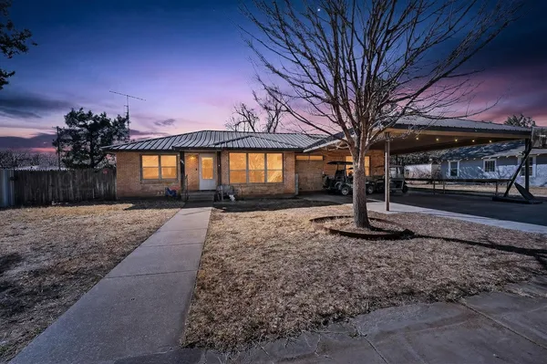 $265,000 | 104 North Vine Street, Claude, TX 79019