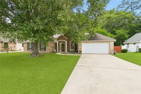 $299,900 | 105 West Silver Maple Drive, Slidell, LA 70458