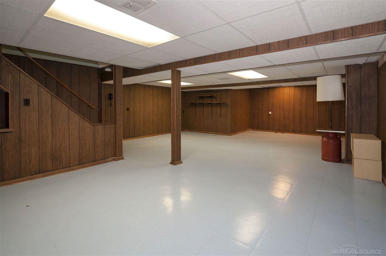 1220 Fairholme Road Grosse Pointe, MI 48236 - Photo 37 of 41 31350674-36.JPG