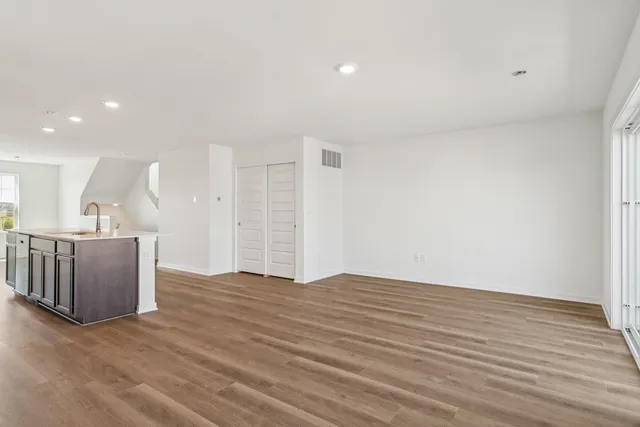 $330,990 | 911 Briar Gln Court, Hampshire, IL 60140