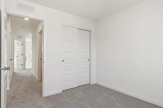 $330,990 | 911 Briar Gln Court, Hampshire, IL 60140