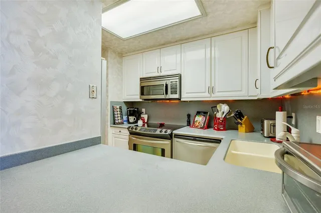 $3,000 | 3051 South Atlantic Avenue, Unit W040, Daytona Beach Shores, FL 32118