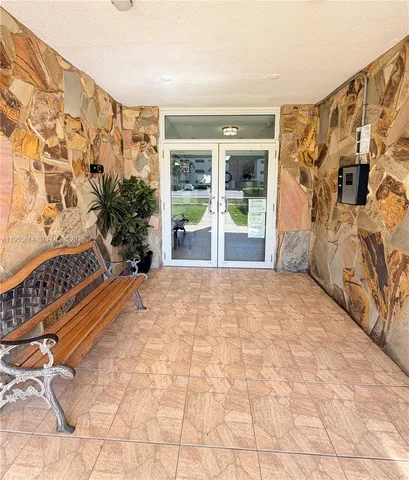 $1,800 | 1425 Atlantic Shores Boulevard, Unit 209, Hallandale Beach, FL 33009