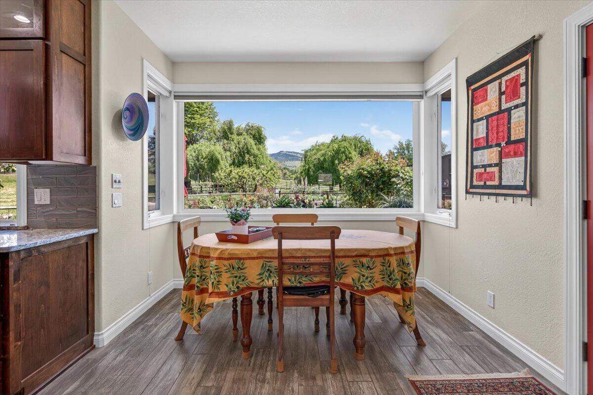 39 East Valley View Road Ashland, OR 97520 - Photo 25 of 73 30-29