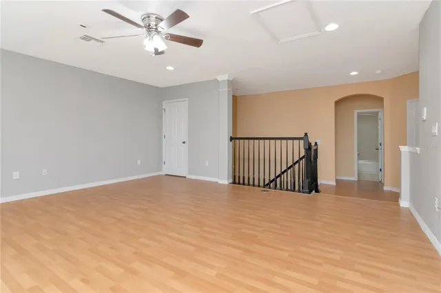 a view of empty room with a ceiling fan