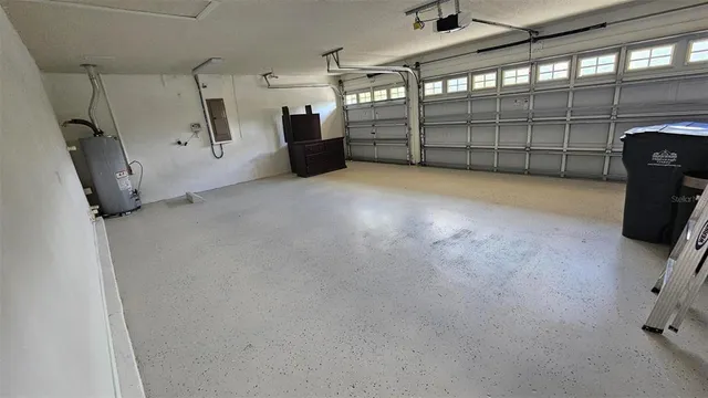 a view of a livingroom with a workspace