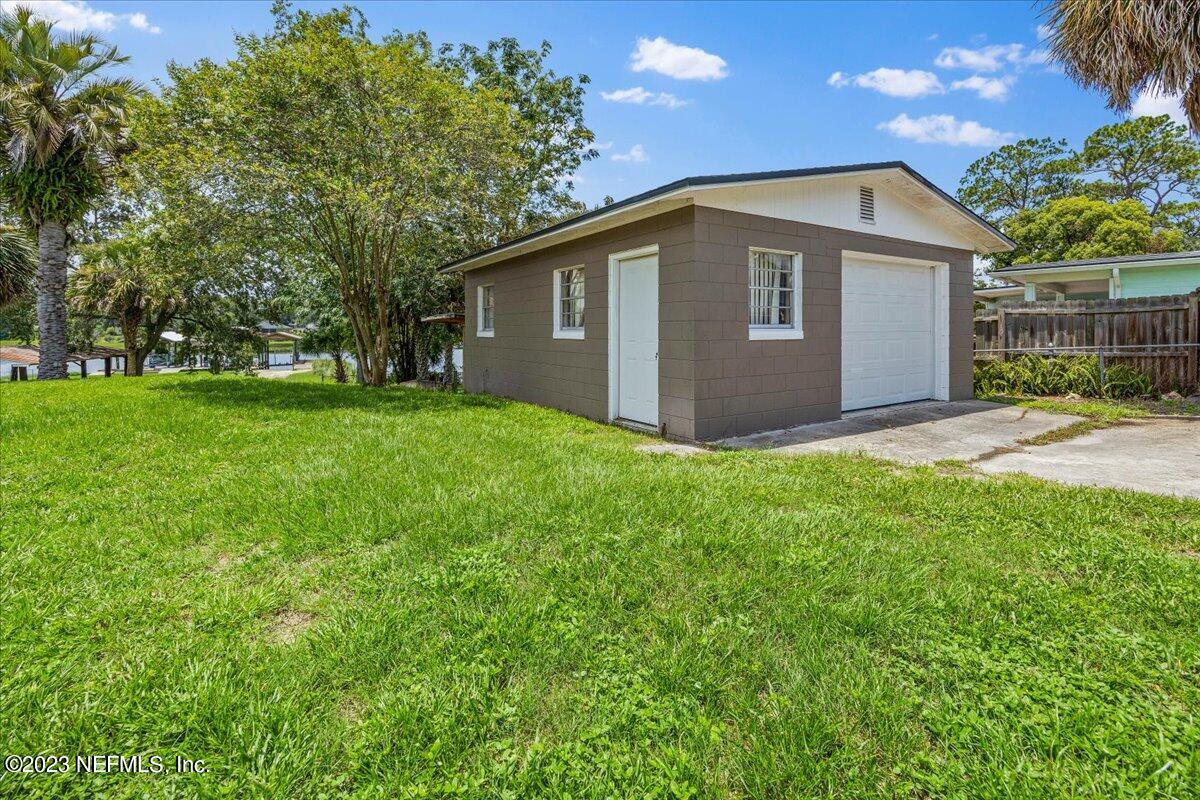 634 Bay Ridge Road Jacksonville, FL 32216 - Photo 15 of 27 16-Garage