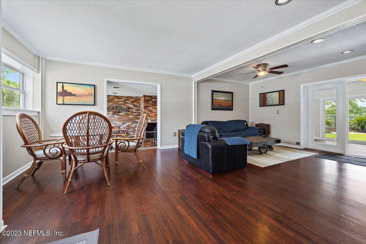 634 Bay Ridge Road Jacksonville, FL 32216 - Photo 5 of 27 06-Living & Dining Room