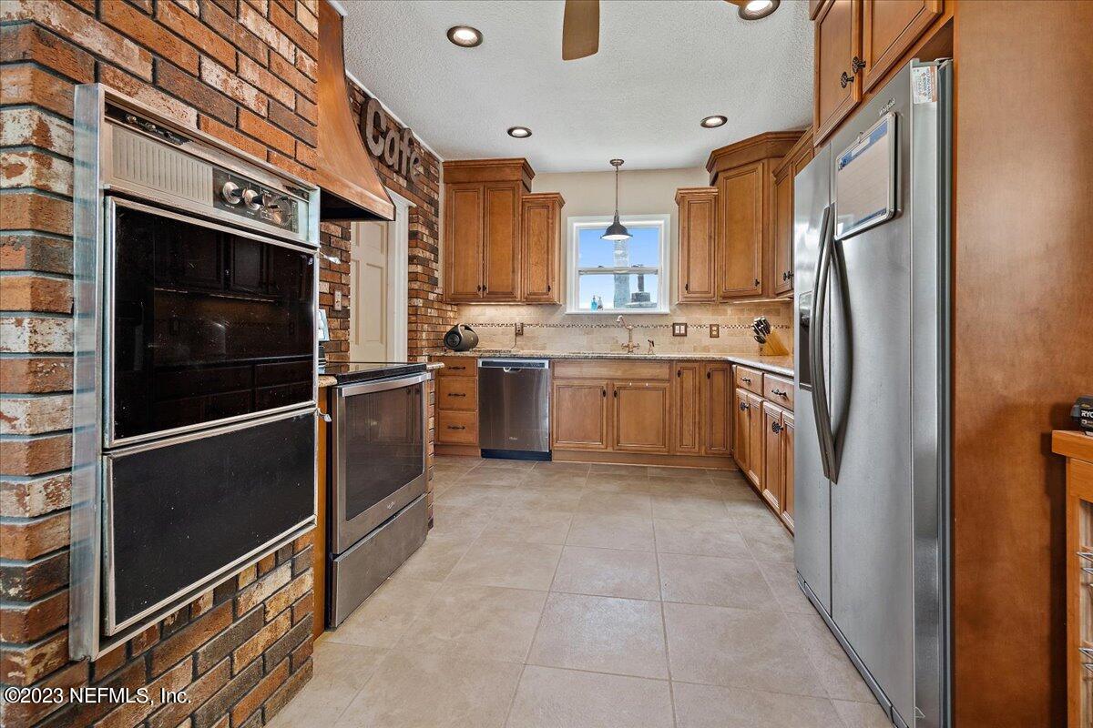 634 Bay Ridge Road Jacksonville, FL 32216 - Photo 6 of 27 07-Kitchen