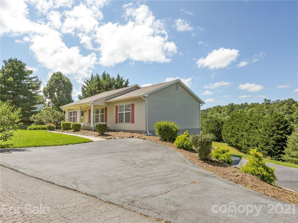 162 Kennedy Road Weaverville, NC 28787 - Photo 3 of 26 Gallery Image 3