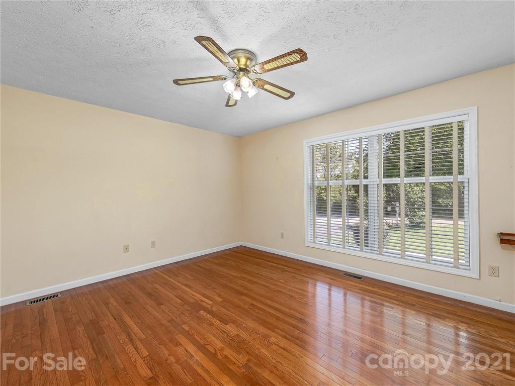 162 Kennedy Road Weaverville, NC 28787 - Photo 7 of 26 Gallery Image 7