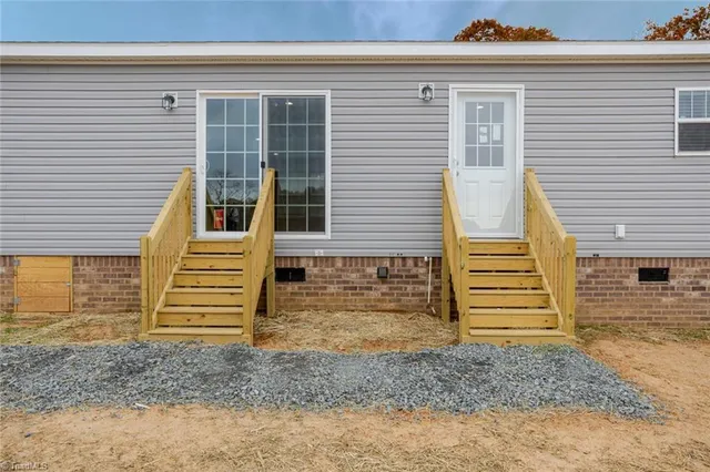 $595,000 | 4045 Feather Pond Drive, East Bend, NC 27018