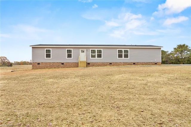 $595,000 | 4045 Feather Pond Drive, East Bend, NC 27018