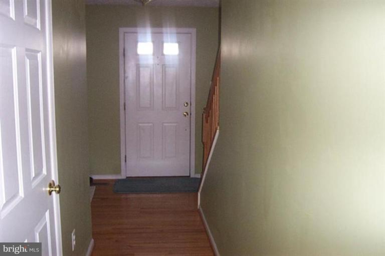 6321 Merle Way Elkridge, MD 21075 - Photo 3 of 17 Entrance / Foyer