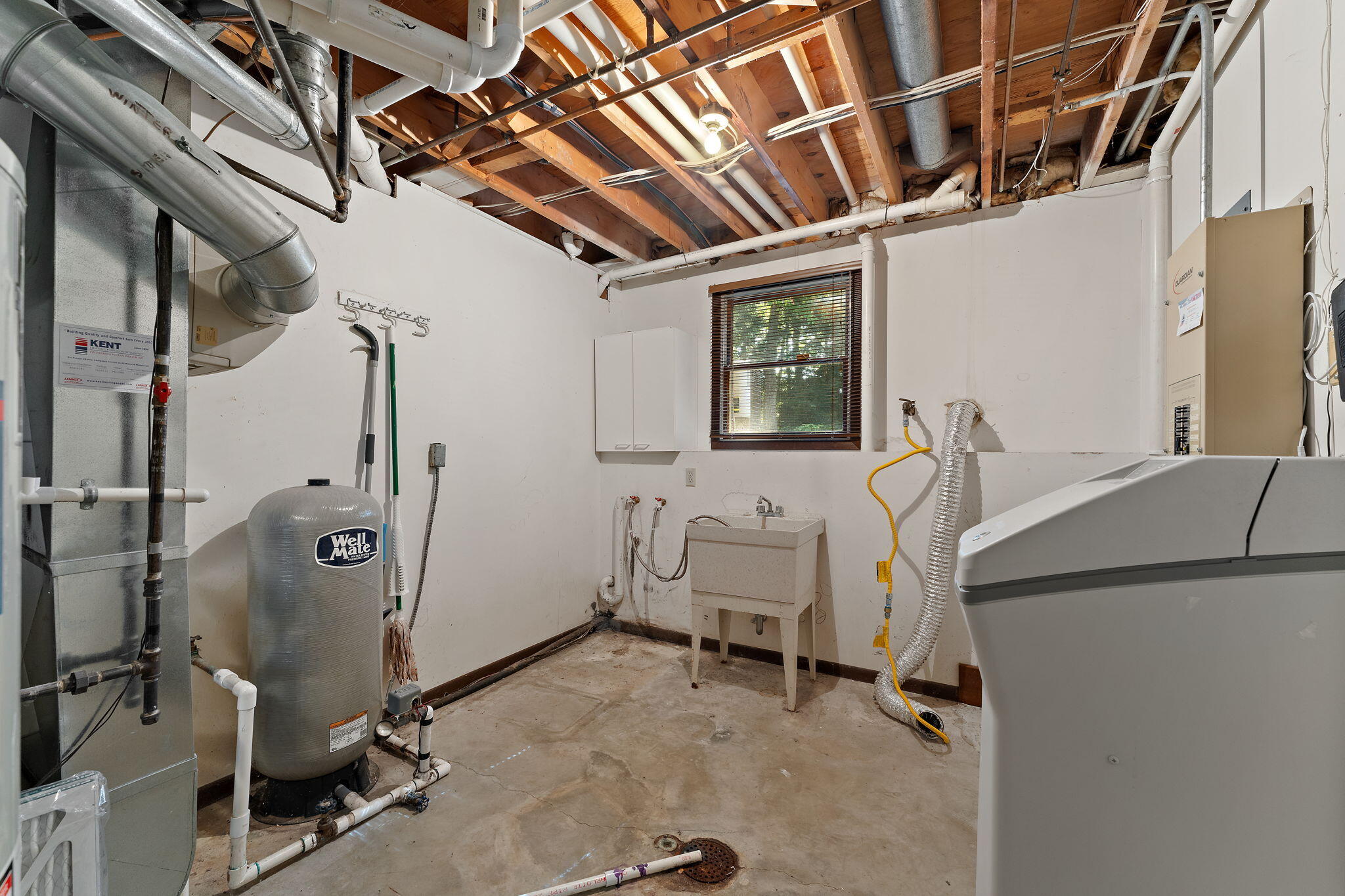 586 Fargo Road Westville, IN 46391 - Photo 25 of 40 a view of a room with gym equipment